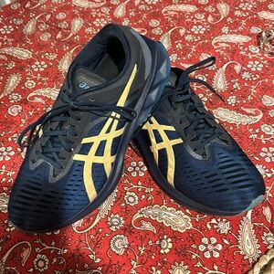 ASICS Nova Blast running shoes size 8.5
